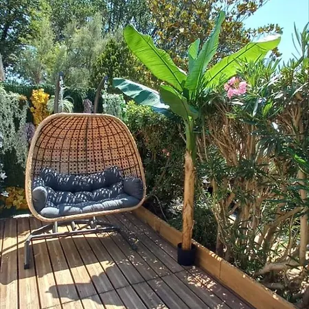 06bu Cocoon Studio - Terrace - Pool